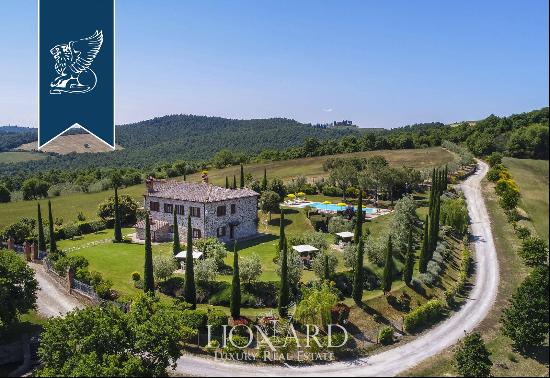 Tuscan farmhouse for sale near Siena