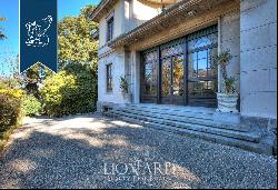 Luxury villa with a wonderful view of Lake Maggiore for sale