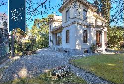 Luxury villa with a wonderful view of Lake Maggiore for sale