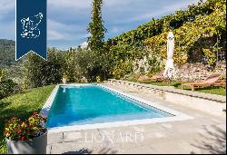 Luxury villa with swimming pool for sale in Lucca