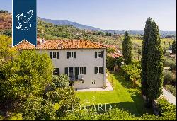 Luxury villa with swimming pool for sale in Lucca