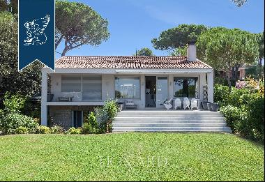 Exclusive villa with sea view for sale