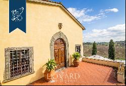 Luxury villa surrounded by the vineyards of Chianti