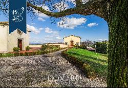 Luxury villa surrounded by the vineyards of Chianti