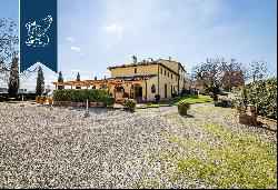 Luxury villa surrounded by the vineyards of Chianti