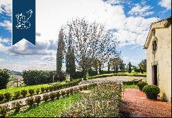 Luxury villa surrounded by the vineyards of Chianti