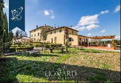 Luxury villa surrounded by the vineyards of Chianti