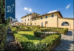 Luxury villa surrounded by the vineyards of Chianti