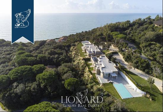 Luxurious villa overlooking the bay of Punta Ala for sale in Tuscany