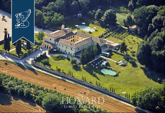 Luxury villa for sale in Umbria