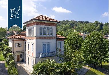 Luxury villa with private garden for sale in Lombardy