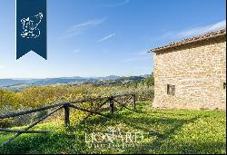 Farmstead with swimming pool for sale in Florence