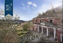 Villa for sale in Carrara