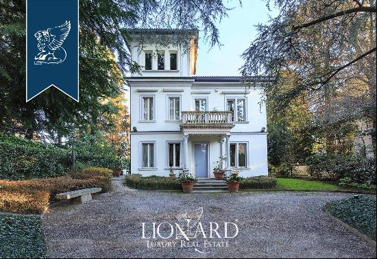 Luxury villa close to Milan for sale