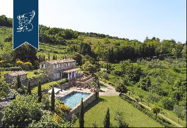 Stunning villa with a view of Val d'Orcia's hills