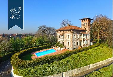 Villa with a big park for sale near Milan