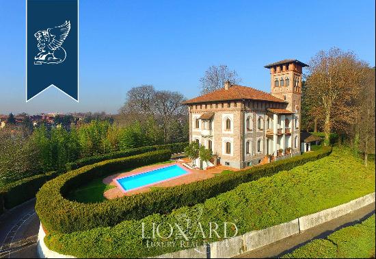 Villa with a big park for sale near Milan