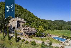 Farmstead surrounded by nature for sale near Florence