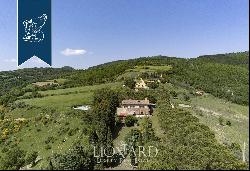 Stunning farmstead with swimming pool for sale in the province of Perugia