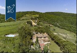 Stunning farmstead with swimming pool for sale in the province of Perugia