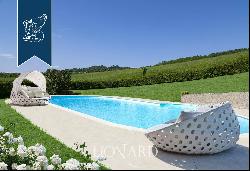 Stunning farmstead with swimming pool for sale in the province of Perugia