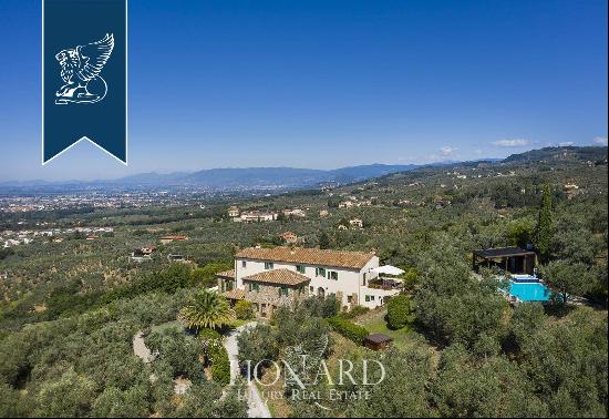 Villa with pool and olive grove for sale in Tuscany