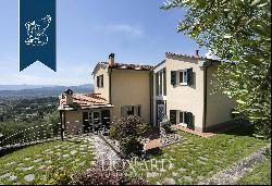 Luxury villa with swimming pool near Sarzana's coast