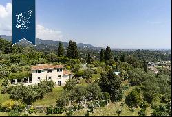 Luxury villa with swimming pool near Sarzana's coast