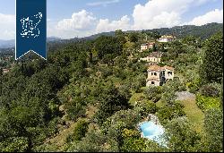 Luxury villa with swimming pool near Sarzana's coast