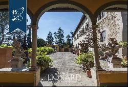 Historical estate for sale in the Tuscan countryside