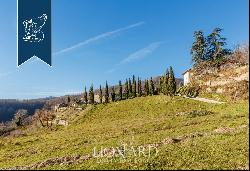 Luxury hamlet for sale near Florence