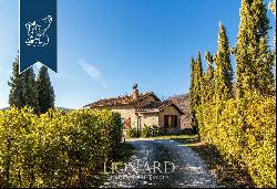 Luxury hamlet for sale near Florence