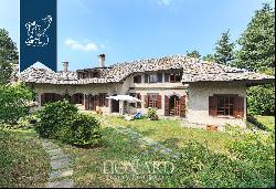 Luxury property surrounded by a private park for sale in Lombardy