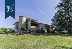 Villa for sale in the Tuscan countryside