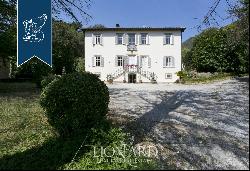 Luxury villa with park for sale in Lucca