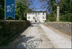 Luxury villa with park for sale in Lucca