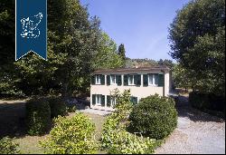 Luxury villa with park for sale in Lucca