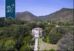 Luxury villa with park for sale in Lucca