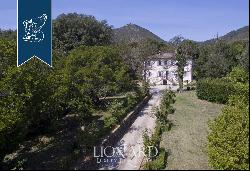 Luxury villa with park for sale in Lucca