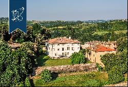 Country resort with over three hundred hectares of grounds for sale in the Tuscan countrys