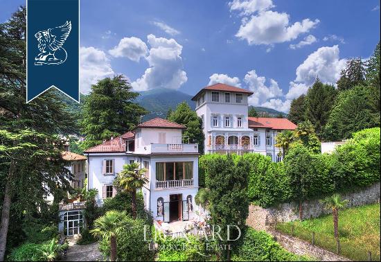 Villas by Lake Como for sale