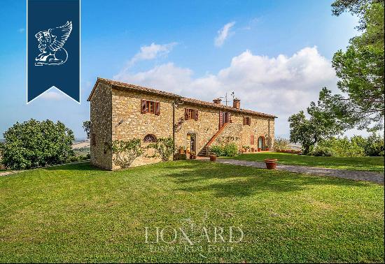 Farmhouses For Sale in Italy - Tuscany Villas With Pools