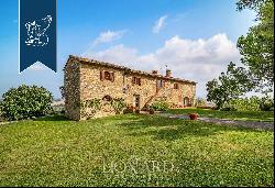 Farmhouses For Sale in Italy - Tuscany Villas With Pools