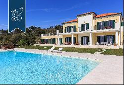 Villa with swimming pool for sale in Imperia