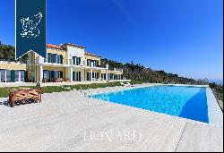 Villa with swimming pool for sale in Imperia