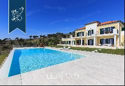 Villa with swimming pool for sale in Imperia