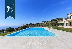 Villa with swimming pool for sale in Imperia