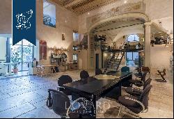 Luxurious loft in a 19th century building in Florence