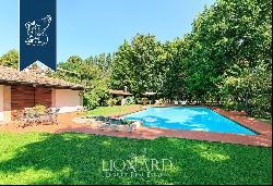 Luxury villa with swimming pool for sale near Mantua