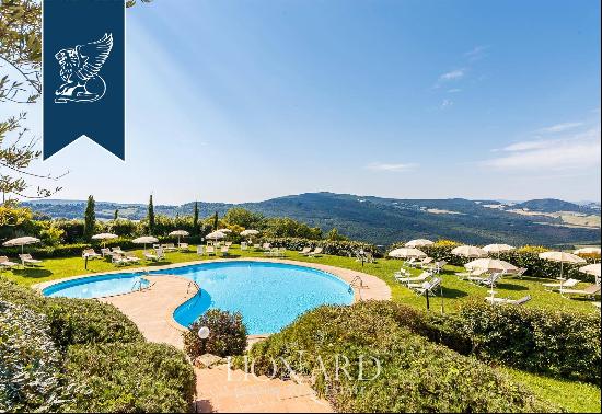 Magnificent property with swimming pool for sale in the heart of Tuscany